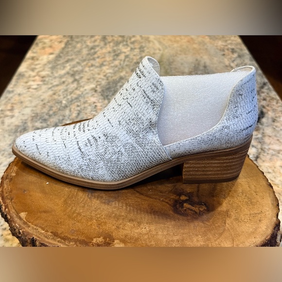 Chinese Laundry Fortune Lizard ankle boot with snake print. Size 6.5. New - Picture 7 of 12